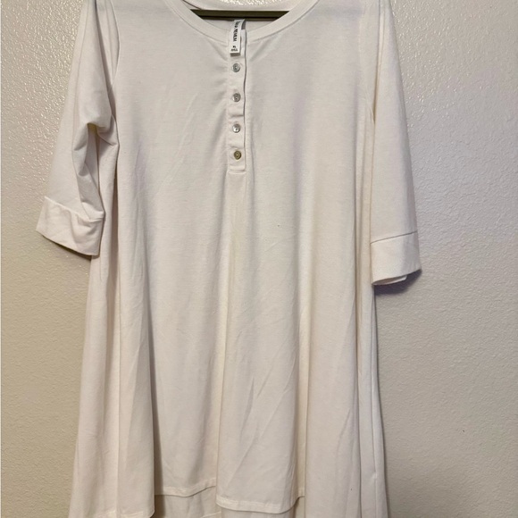 Zenana Outfitters Tops - Zenana Outfitters White Button-Down Top